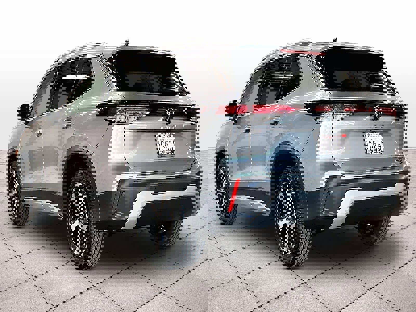 Used 2025 Volkswagen Tiguan SE w/ Panoramic Sunroof Package image 15