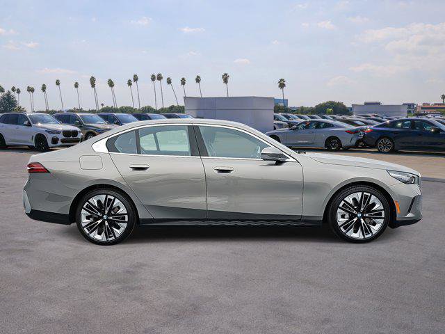 Used 2024 BMW 530i w/ Convenience Package image 4