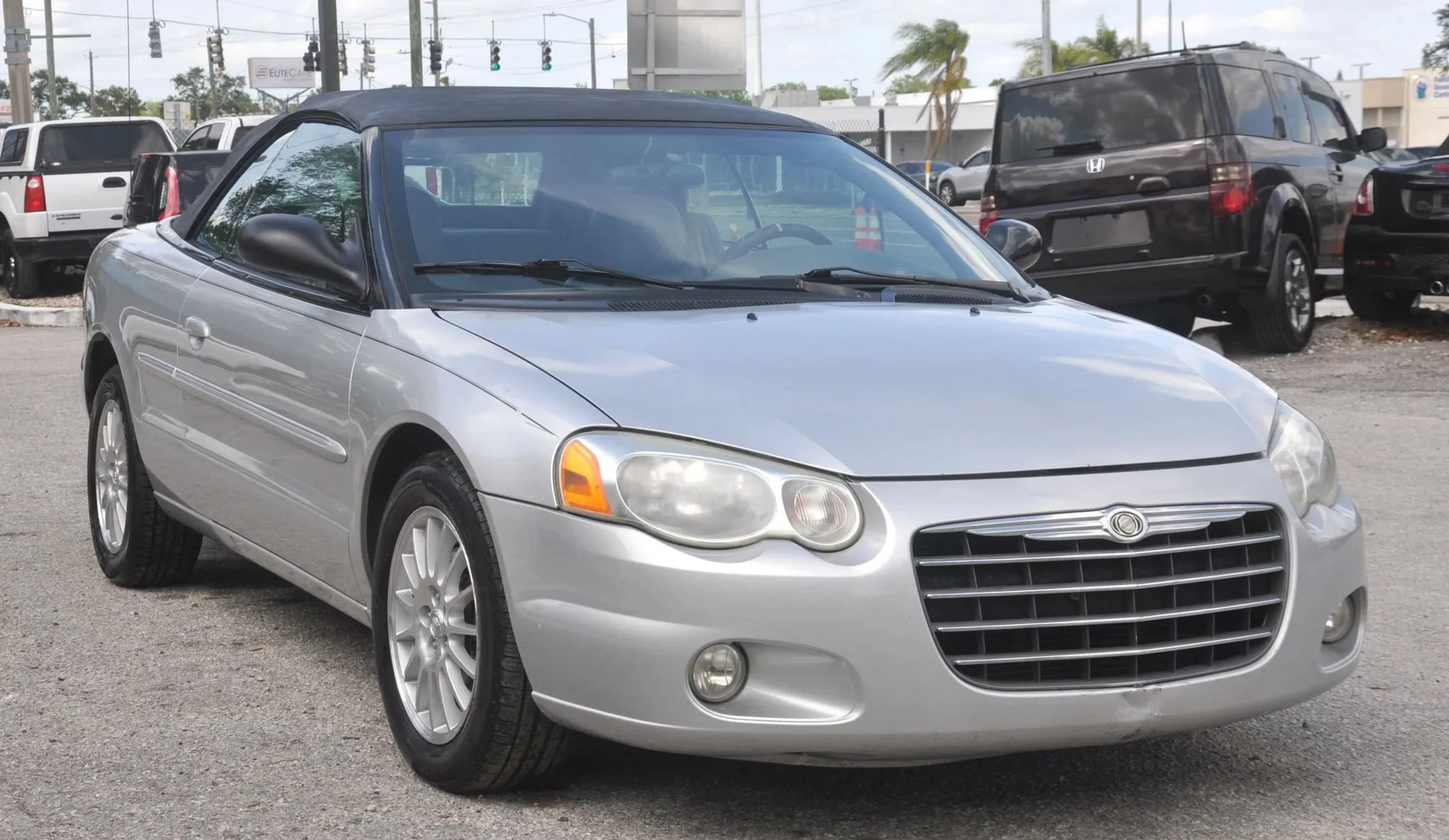 Used 2005 Chrysler Sebring Touring FWD image 3