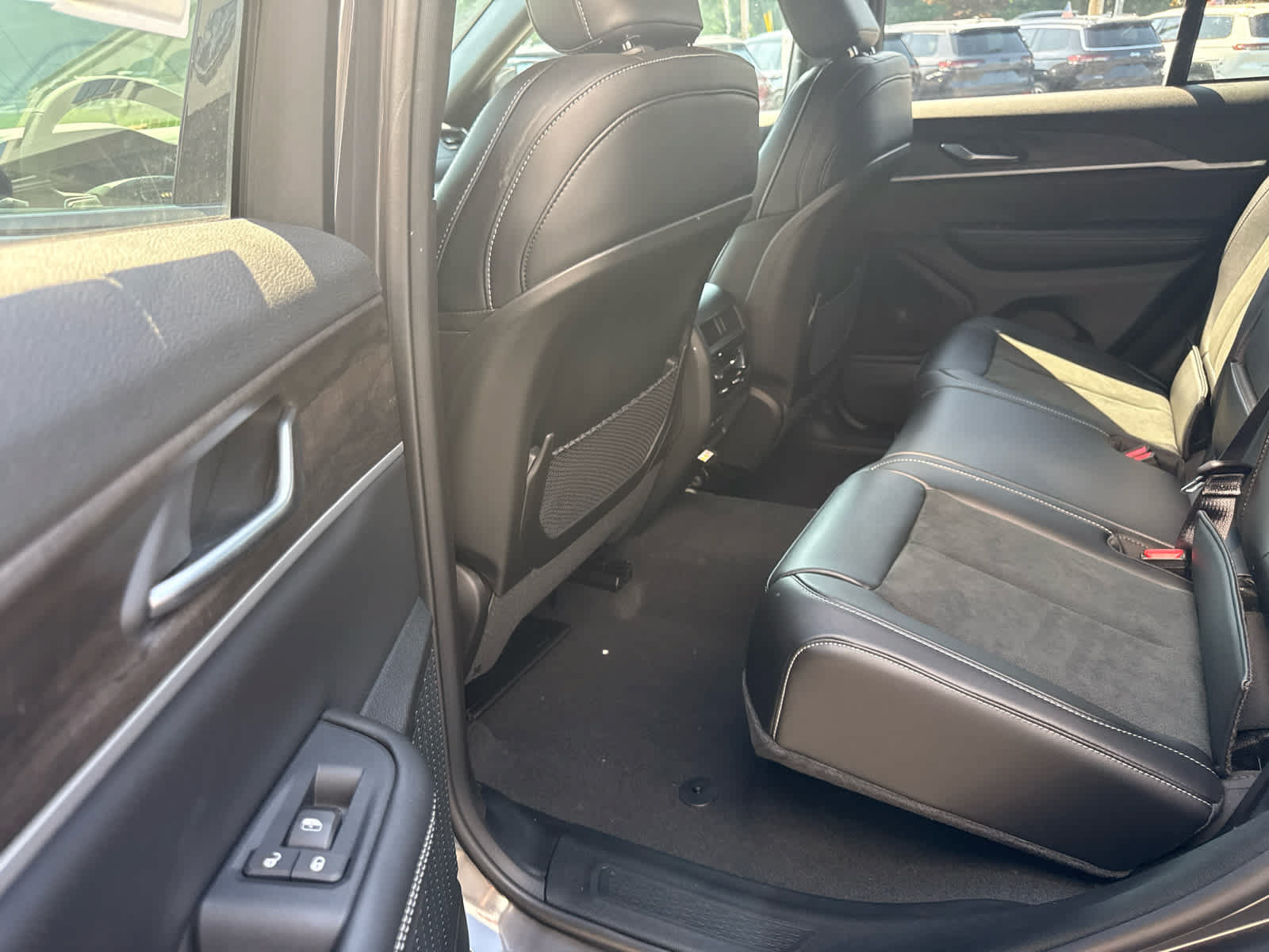 New 2026 Jeep Grand Cherokee Altitude AWD/4WD image 20