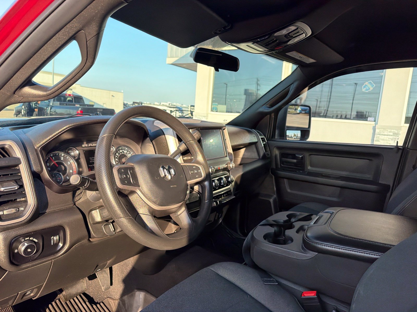 Used 2024 RAM 3500 Tradesman w/ Chrome Appearance Group AWD/4WD image 9