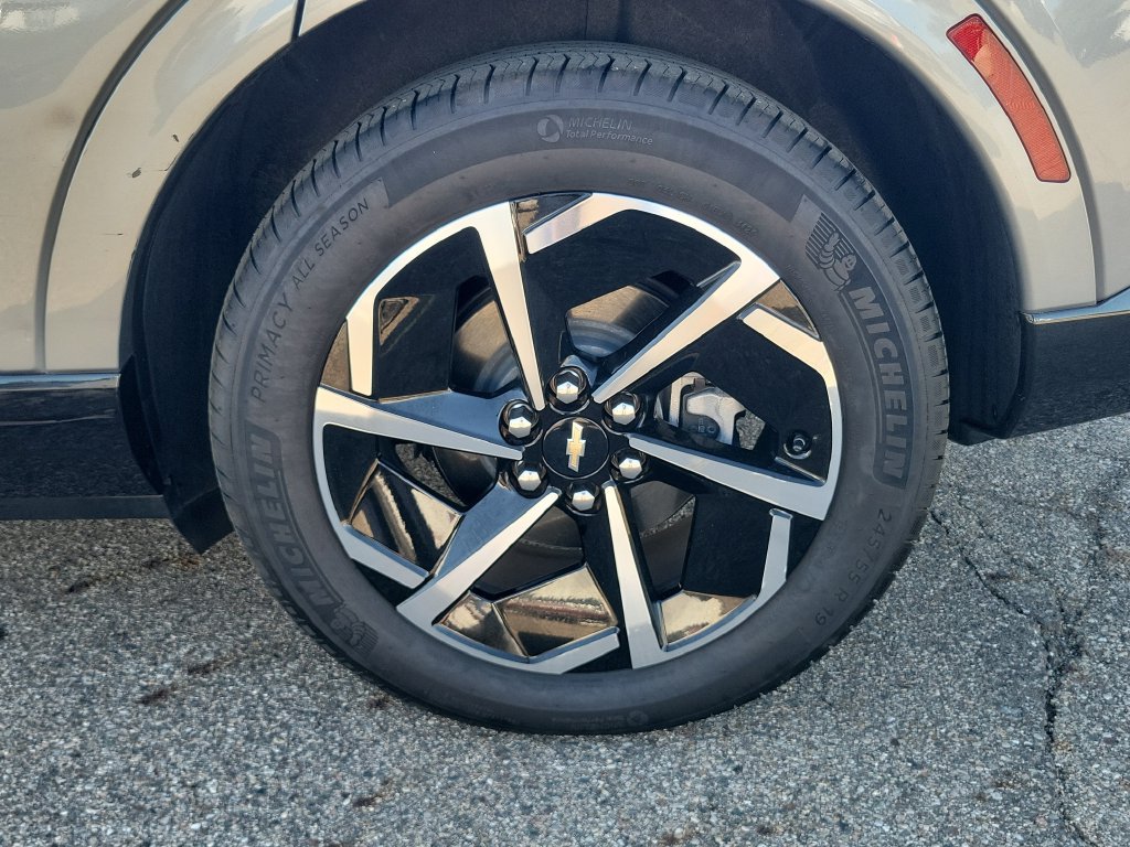 Certified 2025 Chevrolet Equinox EV LT AWD/4WD image 34