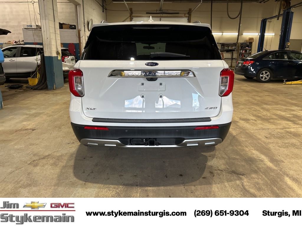 Used 2023 Ford Explorer XLT AWD/4WD image 9