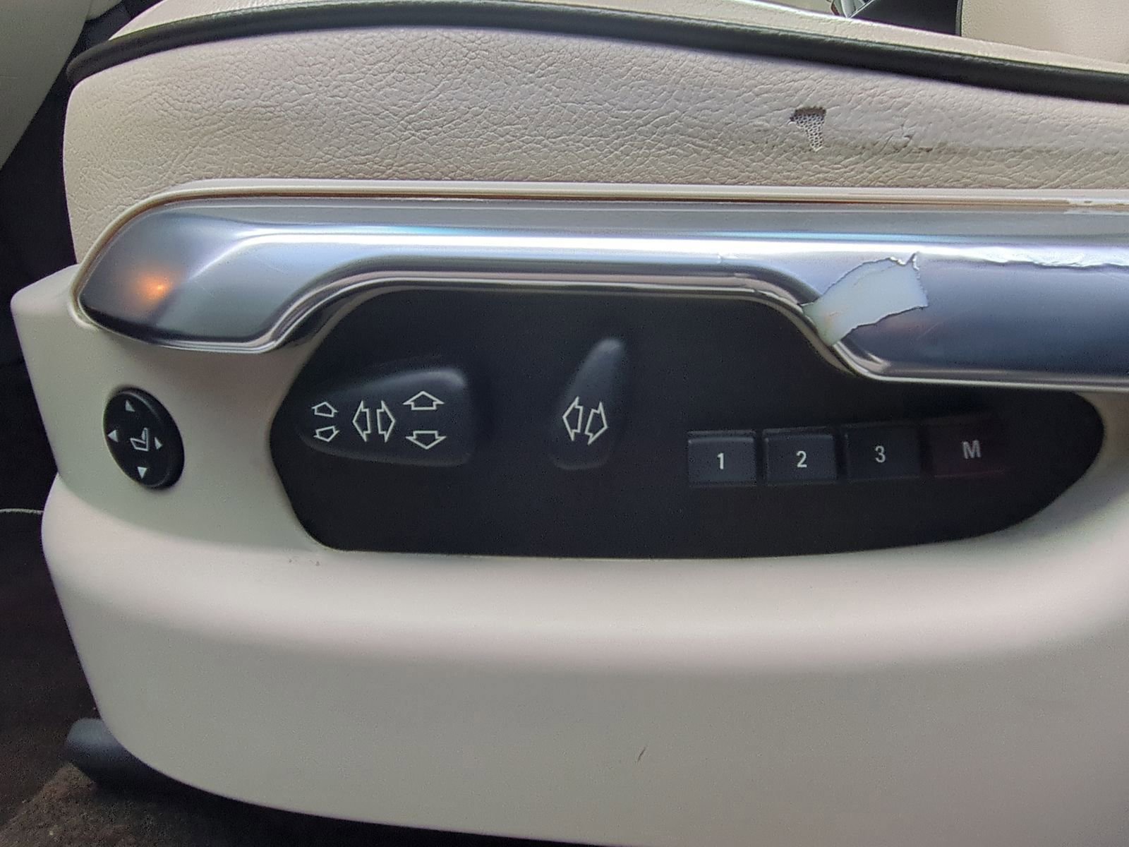 Used 2012 Land Rover Range Rover HSE image 21