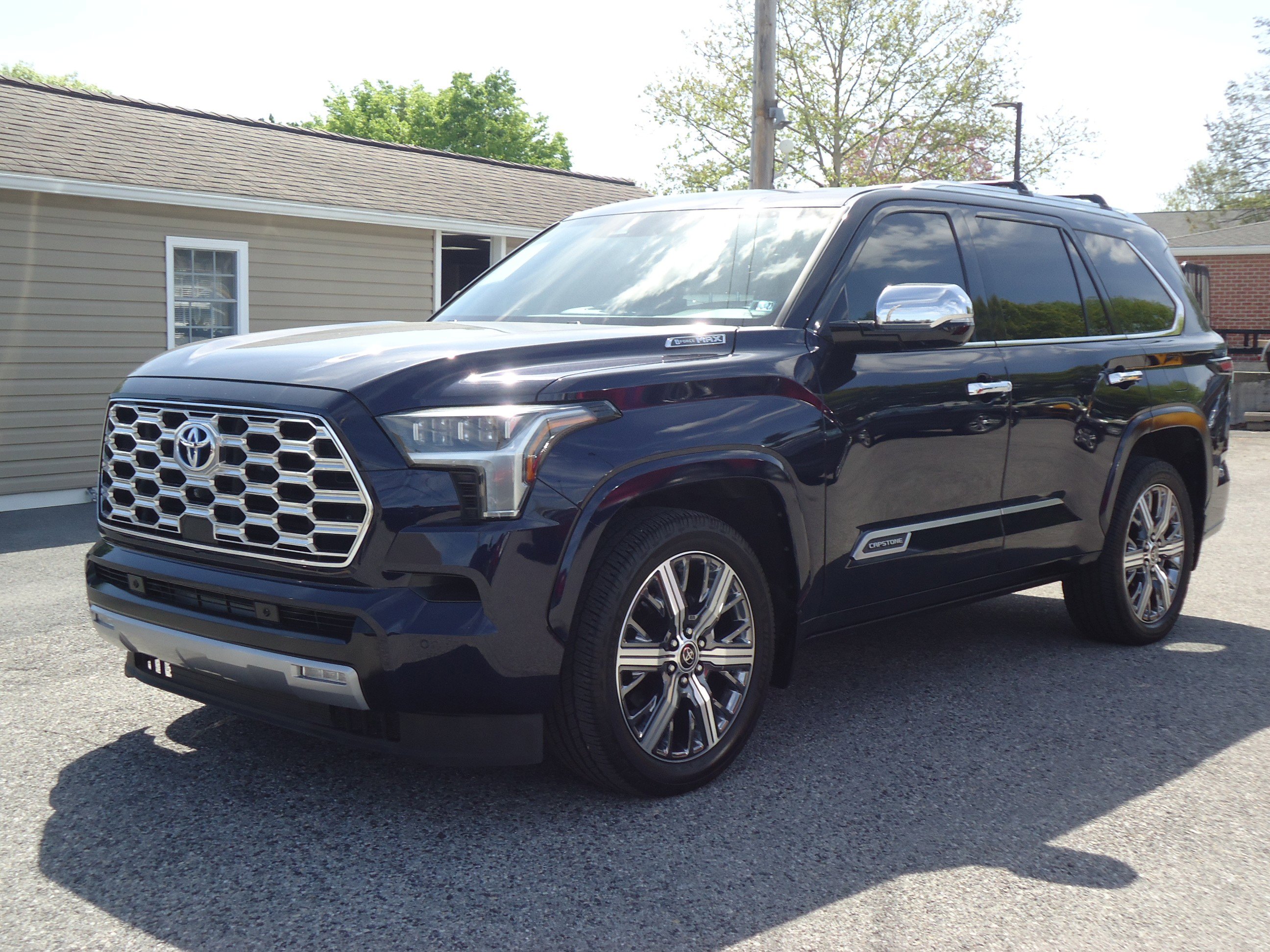 Used 2023 Toyota Sequoia Capstone AWD/4WD image 7