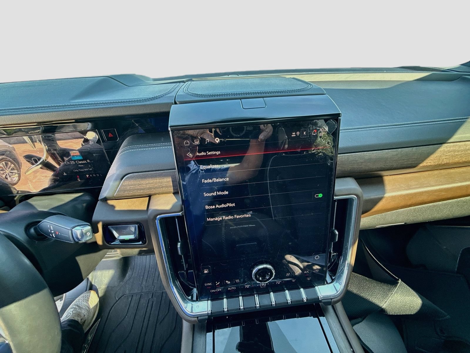 Used 2025 GMC Yukon Denali Ultimate AWD/4WD image 18