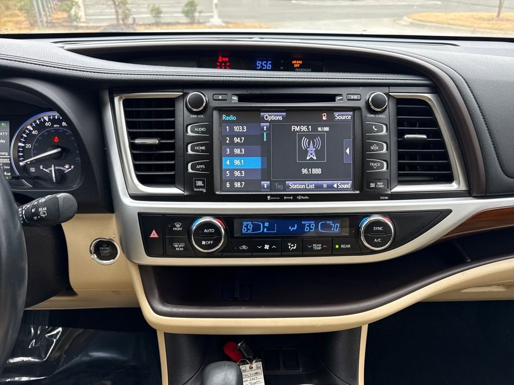 Used 2017 Toyota Highlander Limited image 17