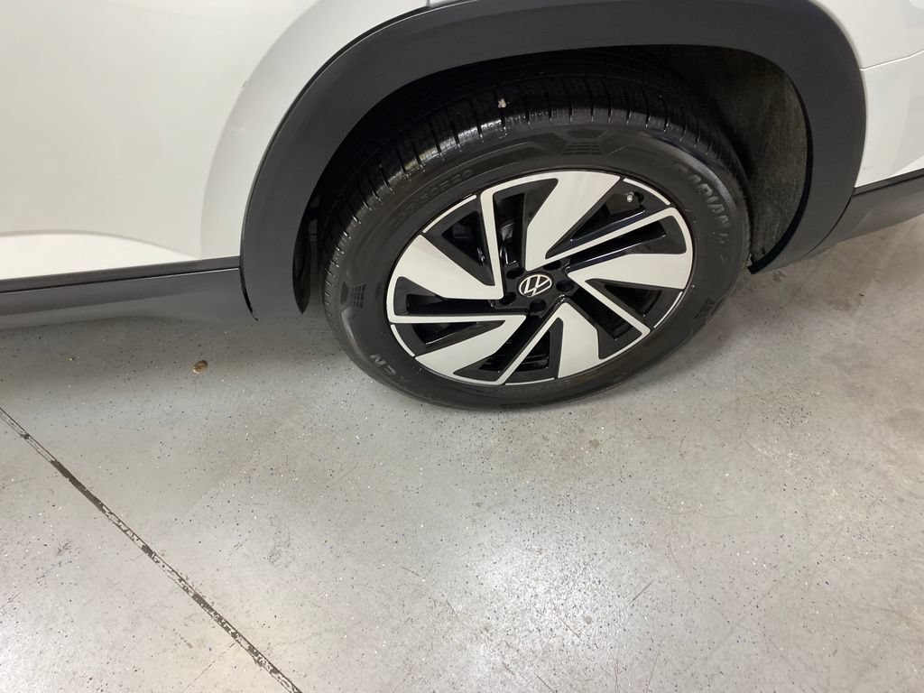 Used 2025 Volkswagen Atlas SE FWD image 12