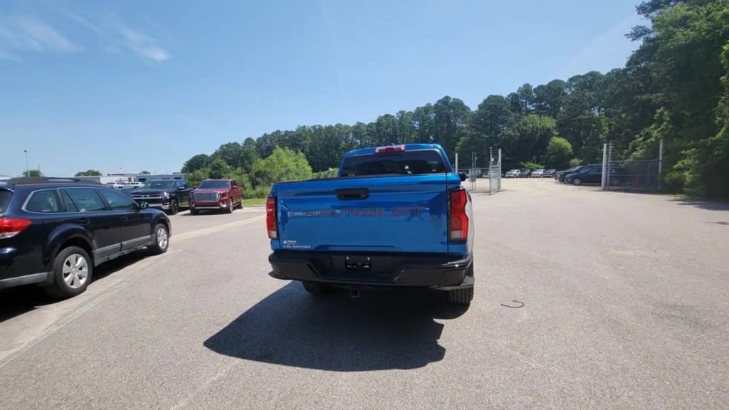 Used 2024 Chevrolet Colorado Z71 w/ Z71 Convenience Package 2 image 4