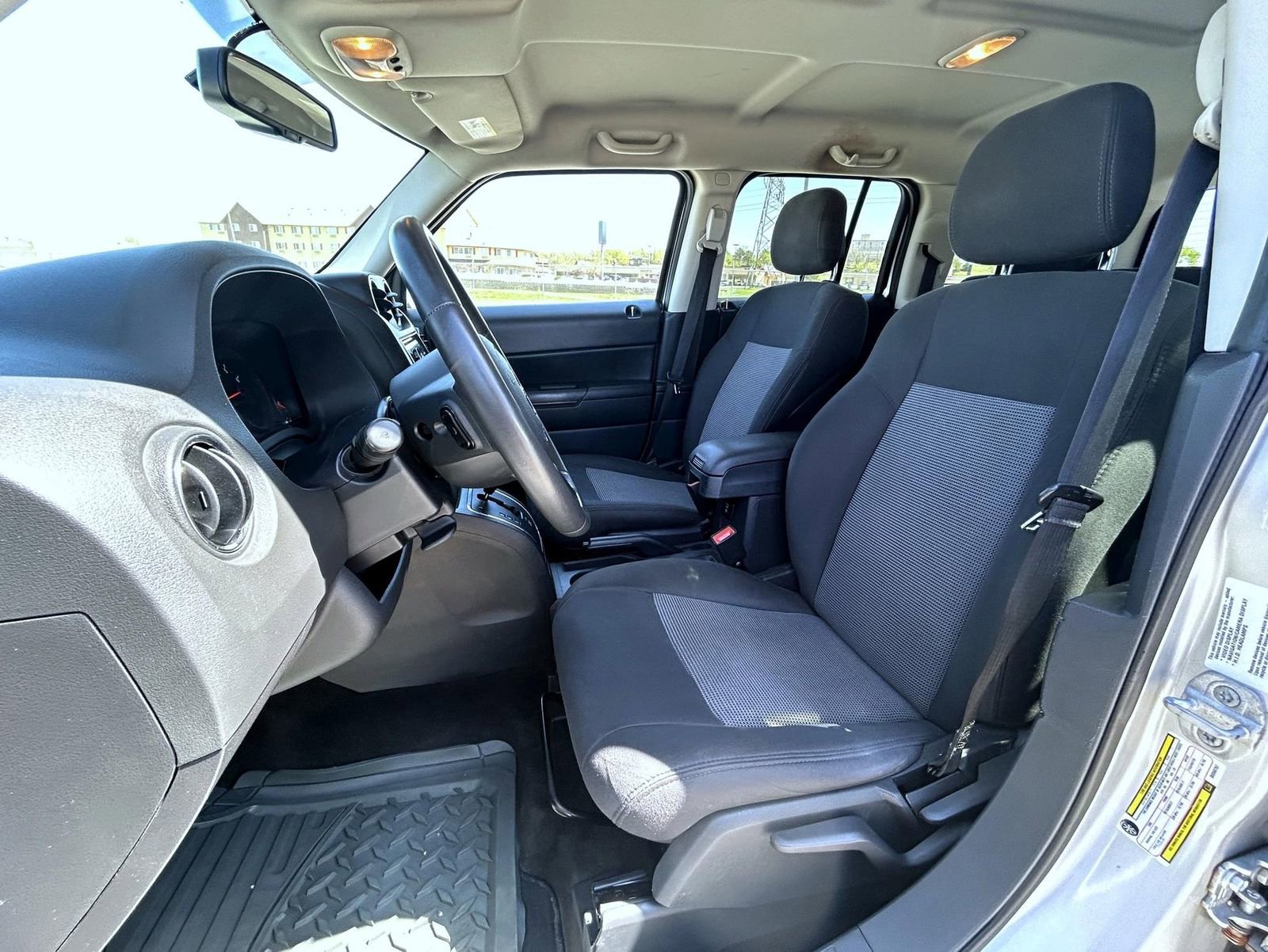 Used 2013 Jeep Patriot Latitude AWD/4WD image 10