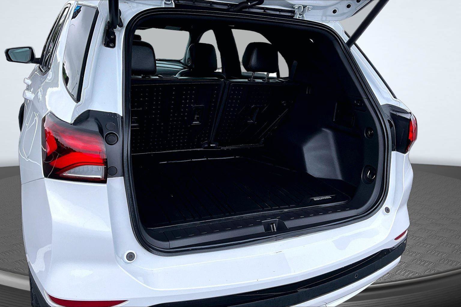 Used 2024 Chevrolet Equinox RS w/ RS Leather Package AWD/4WD image 5