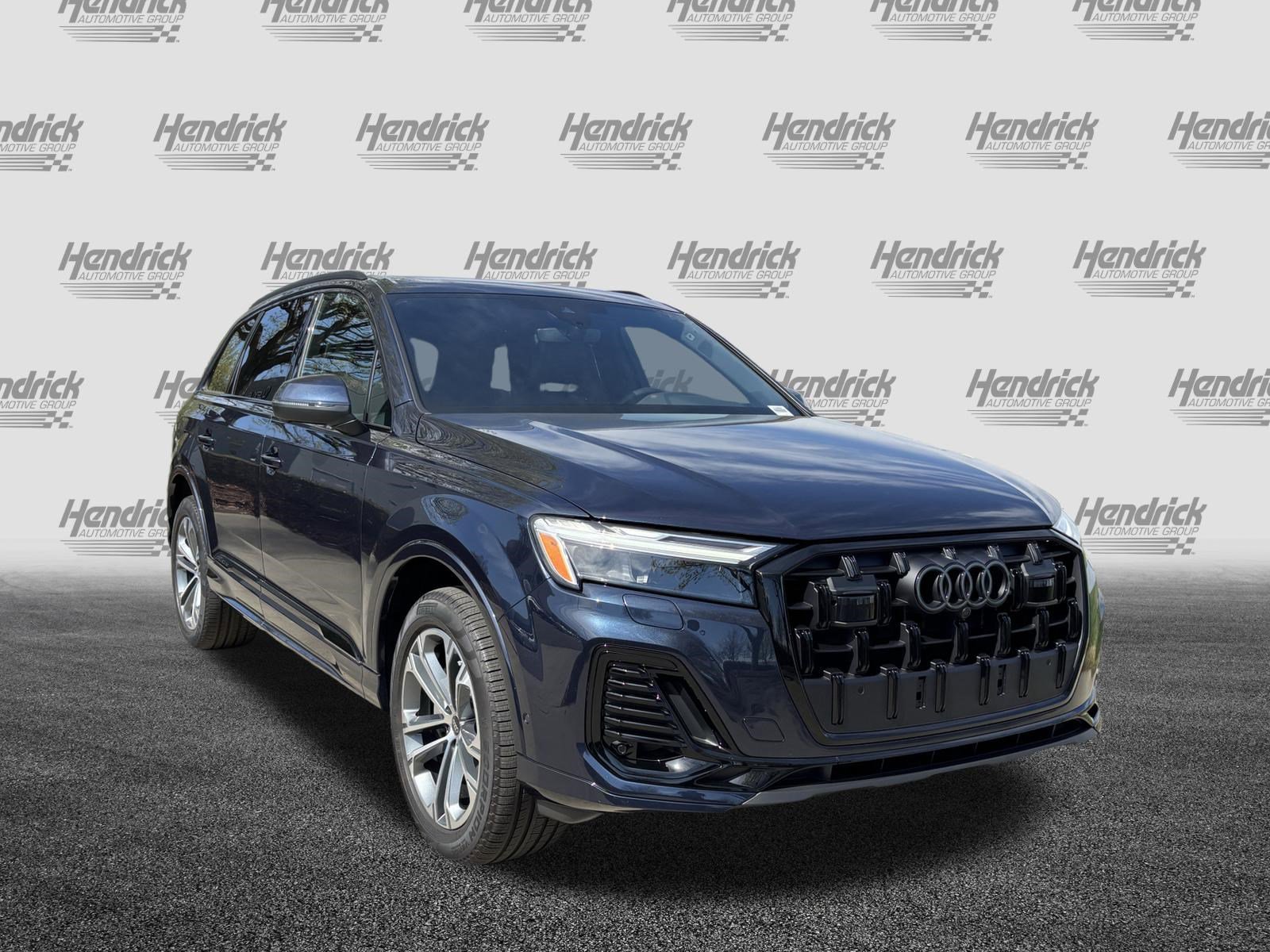 Certified 2025 Audi Q7 2.0T Premium w/ Convenience Plus Package image 2