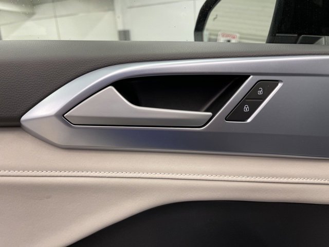 New 2026 Volkswagen Taos SE image 28