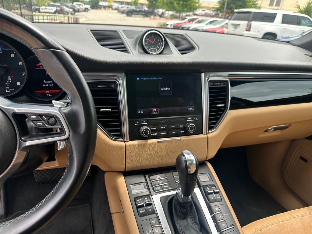 Used 2018 Porsche Macan AWD/4WD image 25