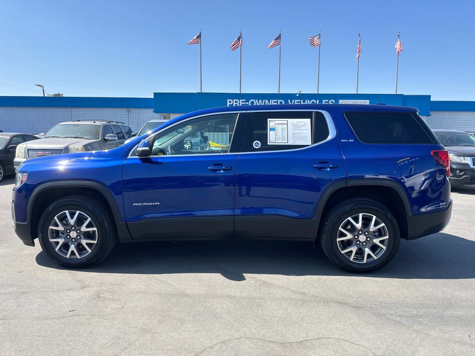 Used 2023 GMC Acadia SLE image 8