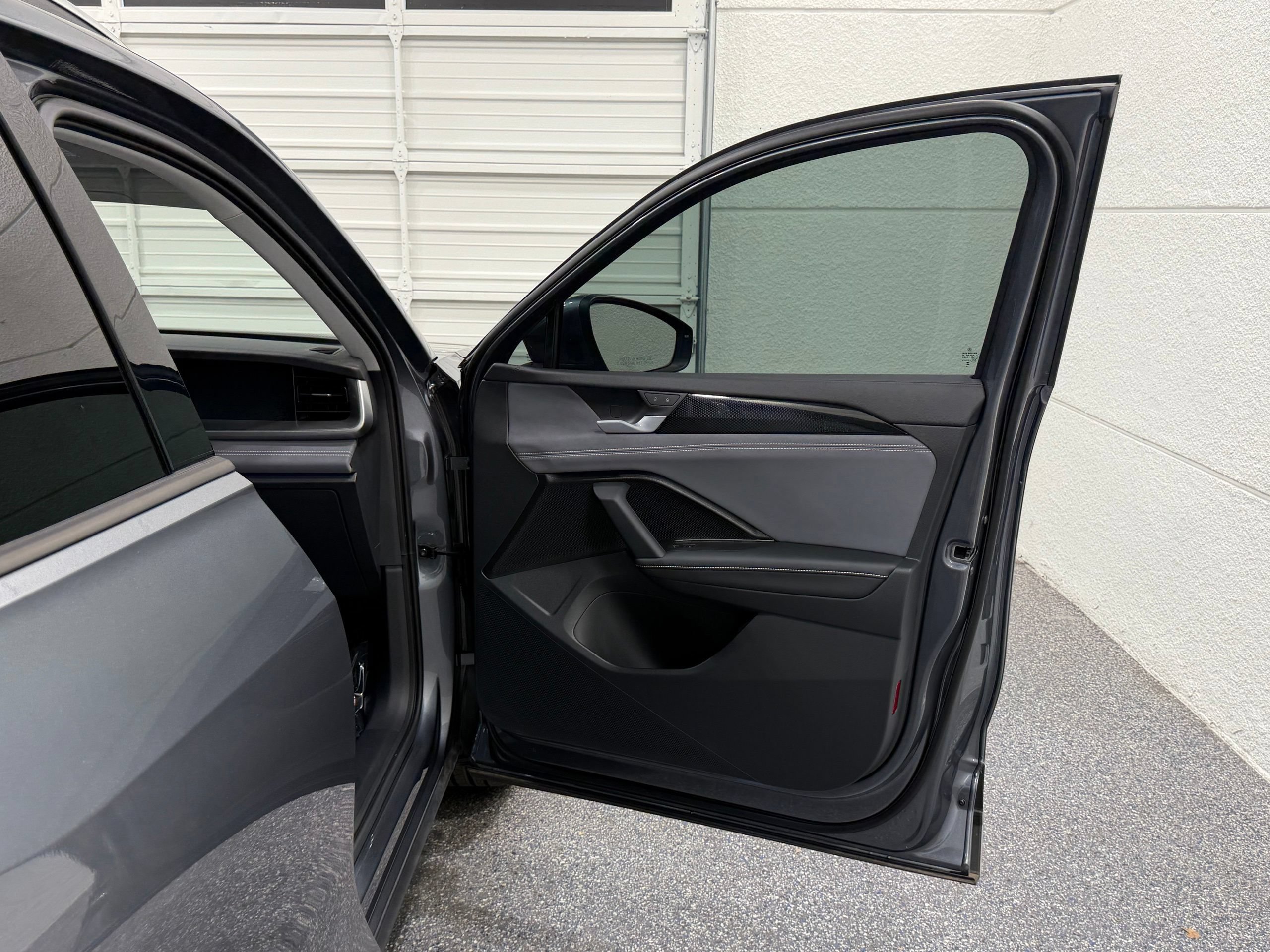 Used 2026 Volkswagen Tiguan SE w/ Panoramic Sunroof Package AWD/4WD image 28