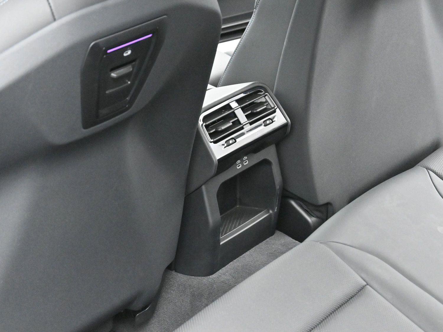 Used 2024 BMW i5 eDrive40i w/ M Sport Package image 32