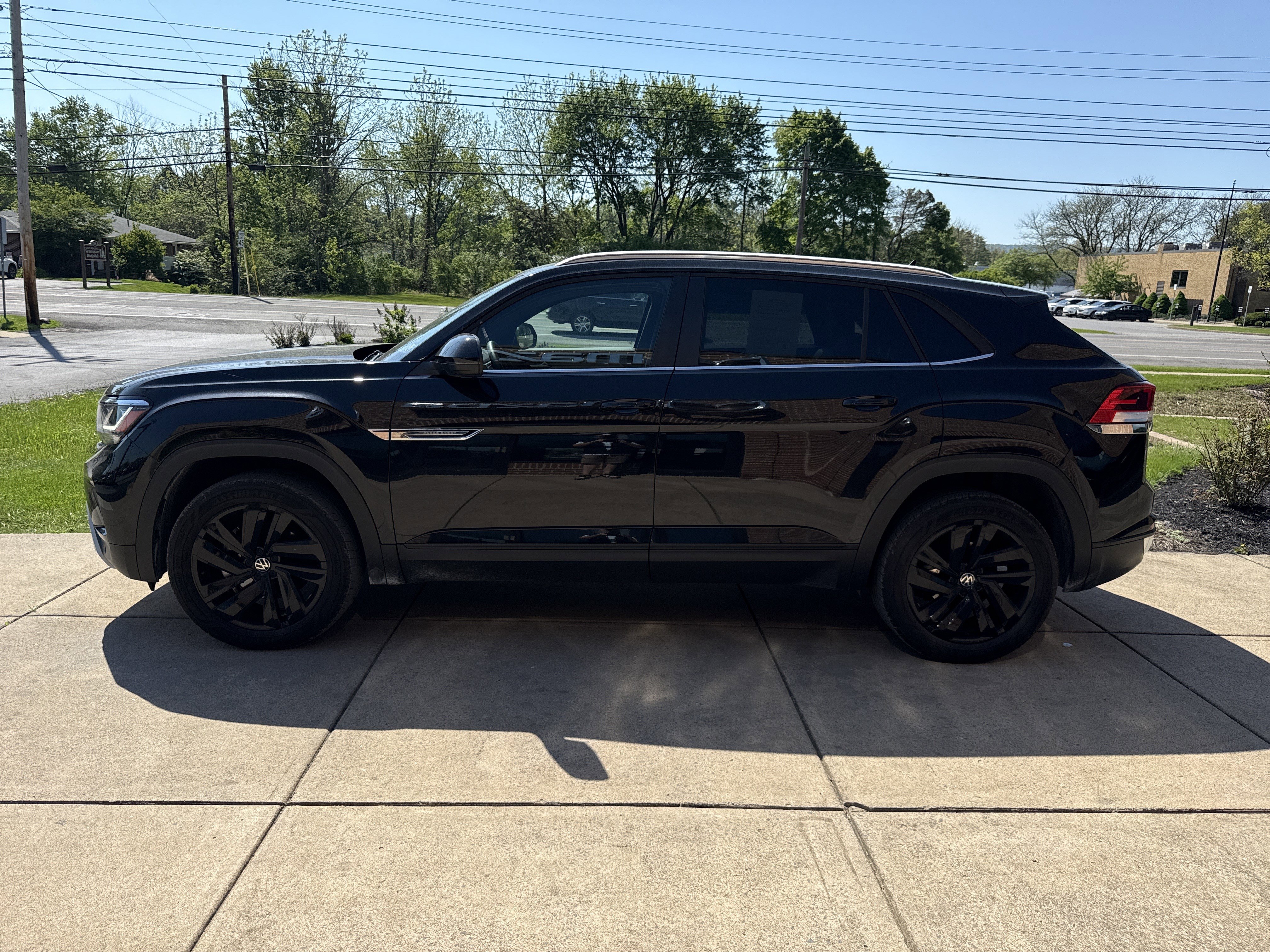 Used 2023 Volkswagen Atlas Cross Sport SE w/ Black Wheel Package AWD/4WD image 6