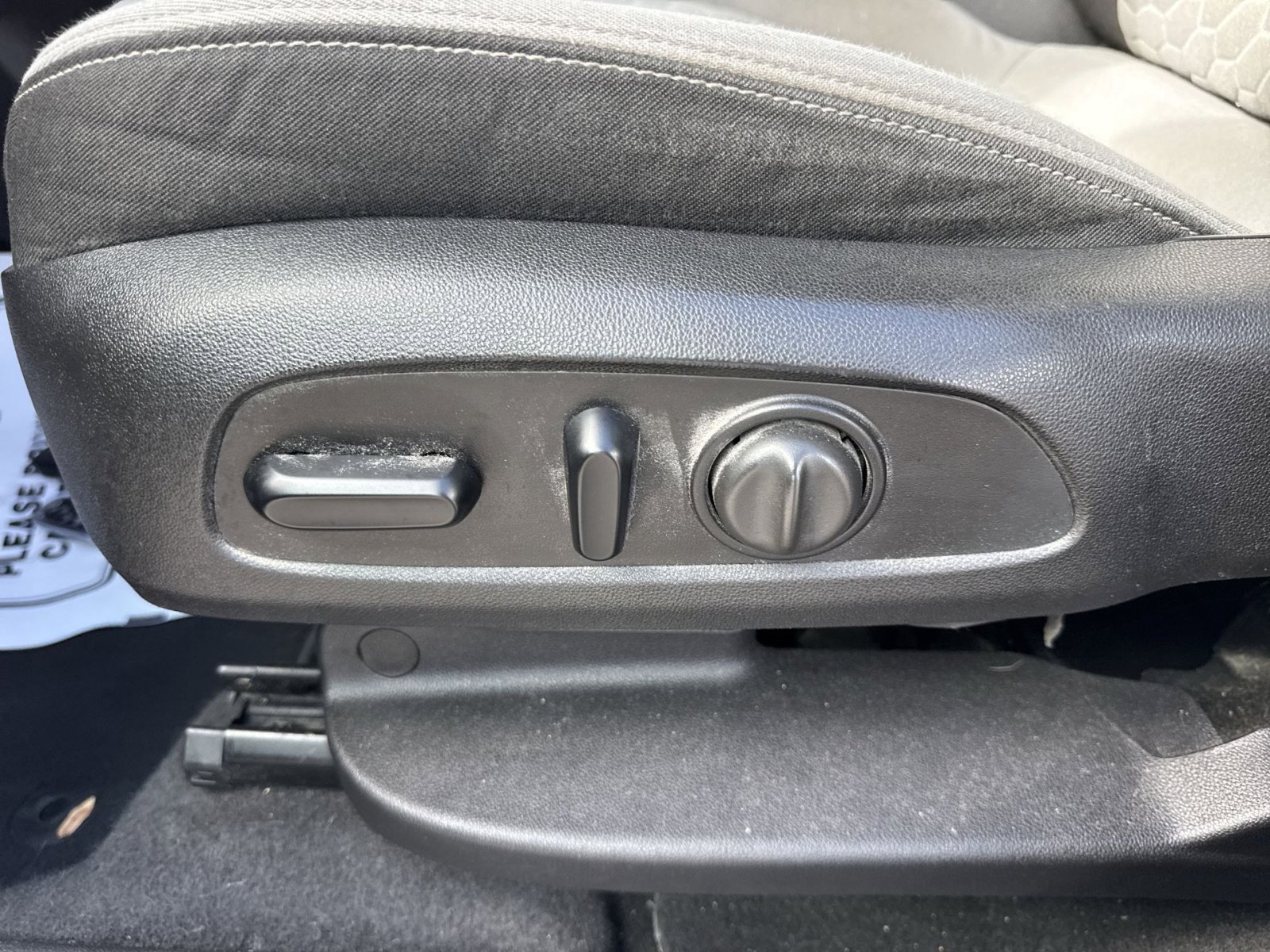 Used 2018 Chevrolet Equinox LT image 18