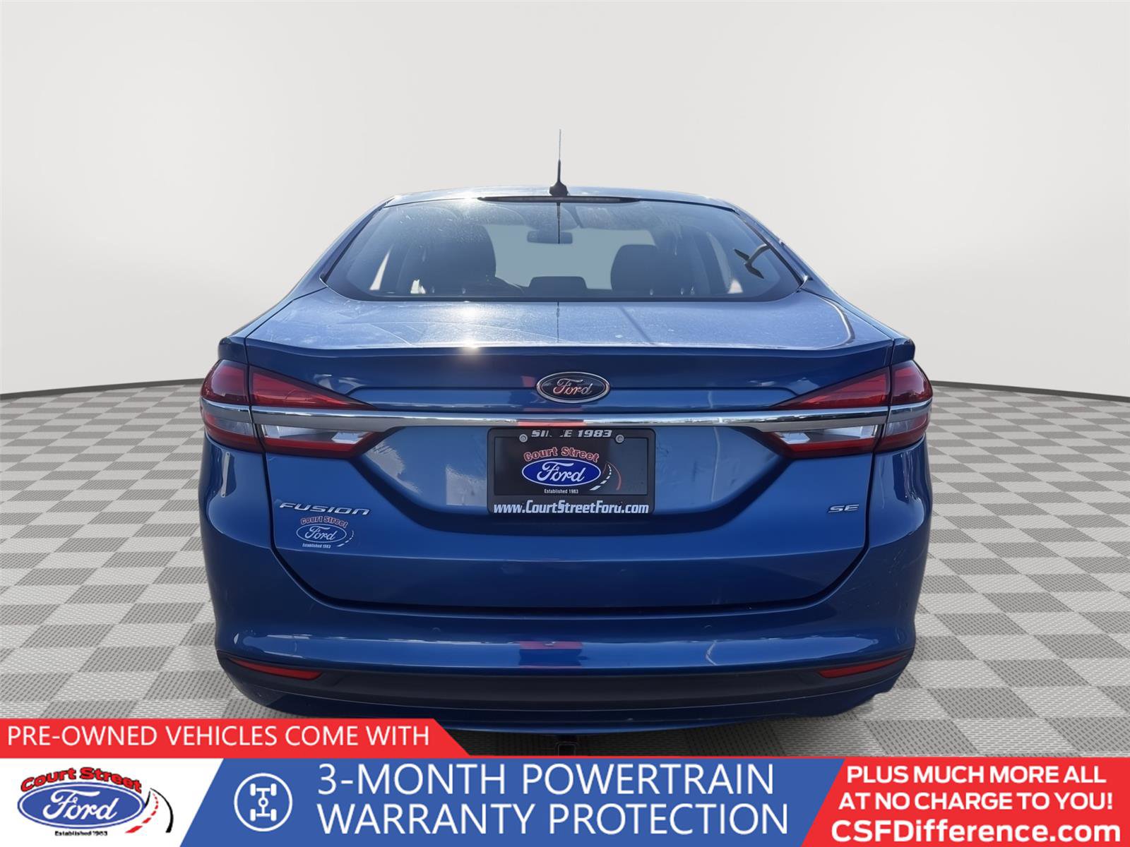 Used 2017 Ford Fusion SE w/ Fusion SE Technology Package image 4