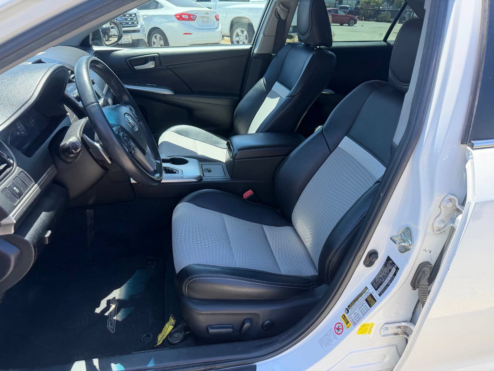 Used 2014 Toyota Camry SE FWD image 10