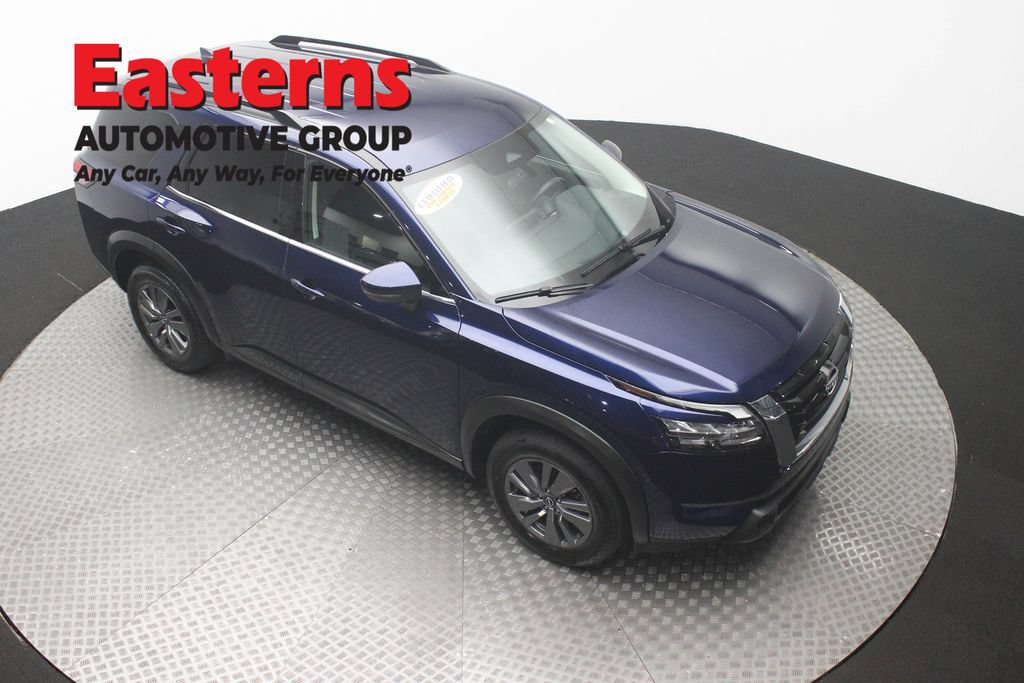 Used 2025 Nissan Pathfinder SV FWD image 3