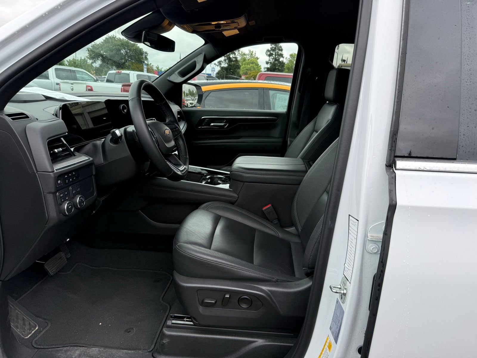 Used 2025 Chevrolet Tahoe LT AWD/4WD image 11