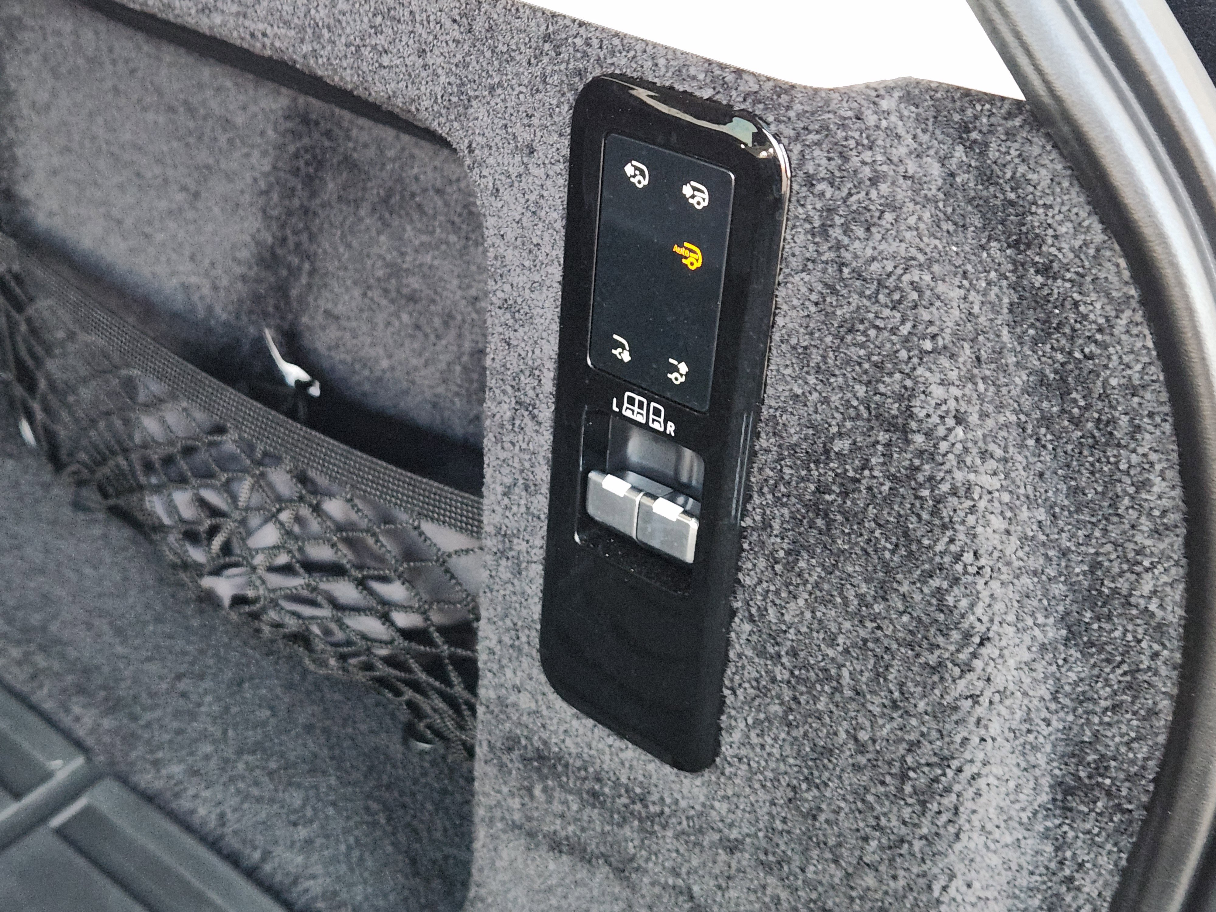 Used 2022 Land Rover Range Rover SE image 37