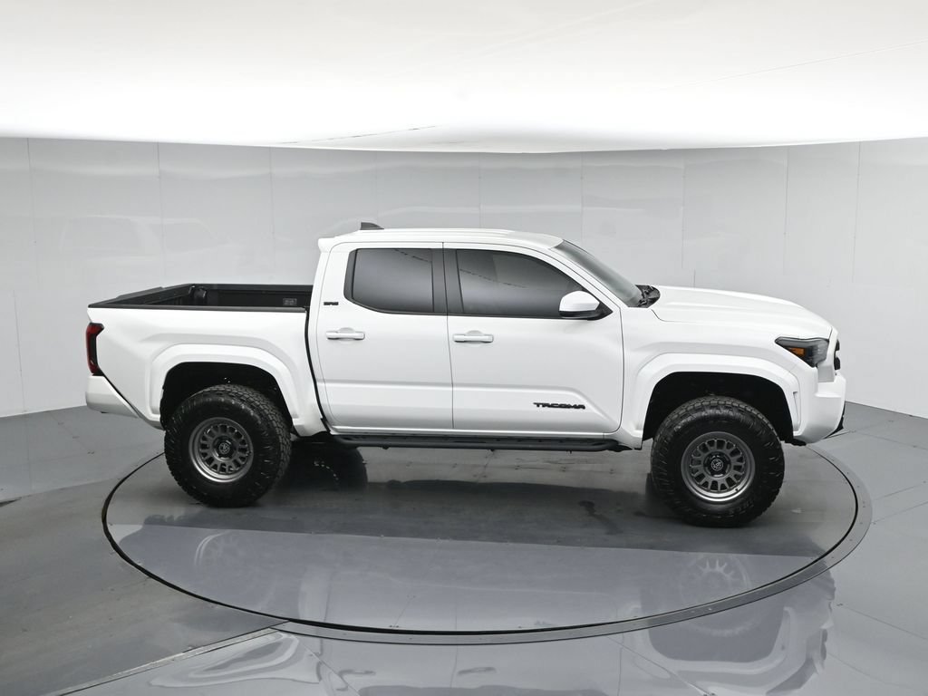 Used 2025 Toyota Tacoma SR5 AWD/4WD image 54