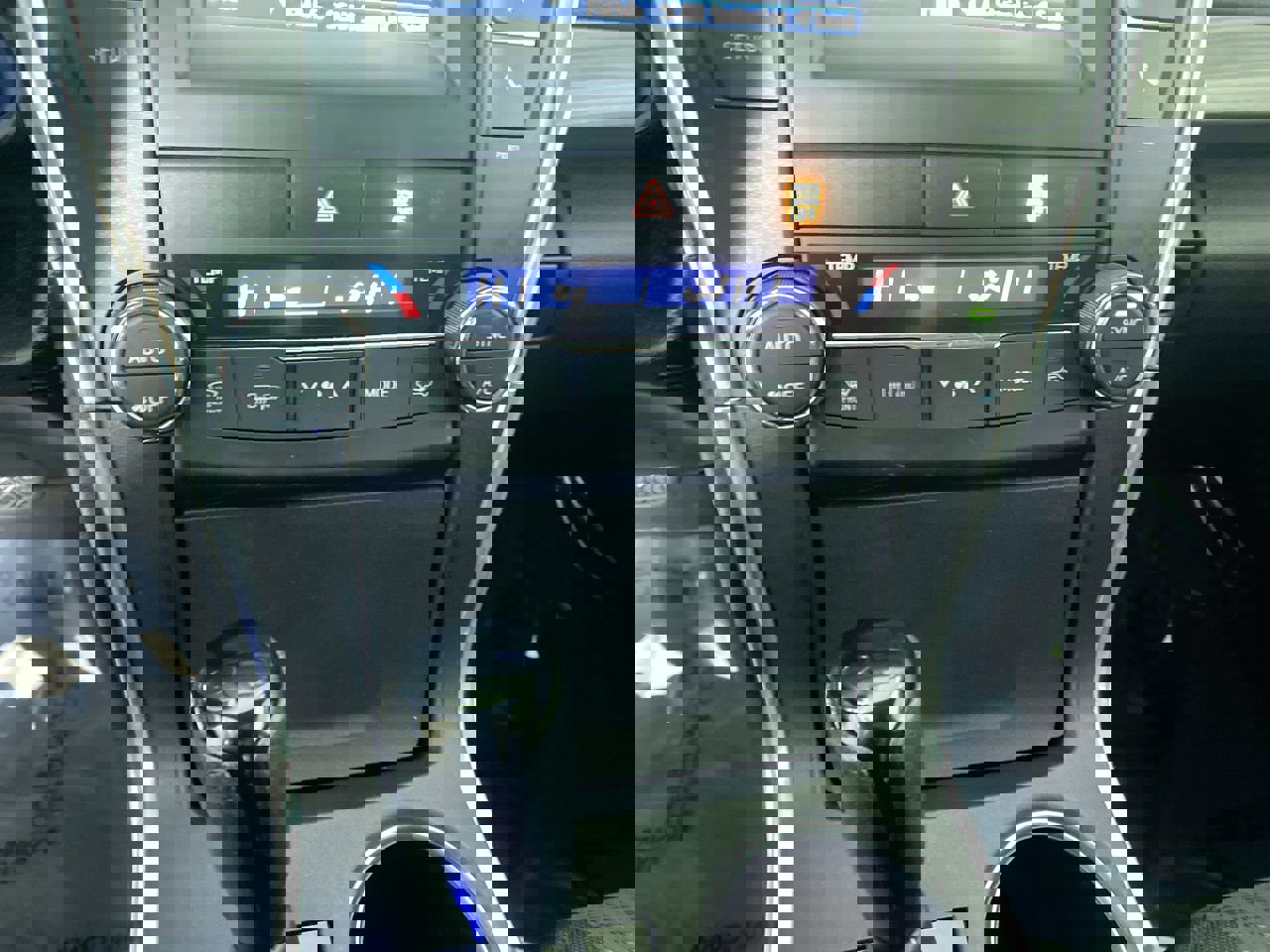 Used 2015 Toyota Camry LE image 6