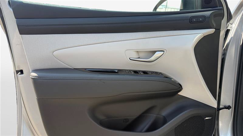 Used 2025 Hyundai Tucson Limited FWD image 11