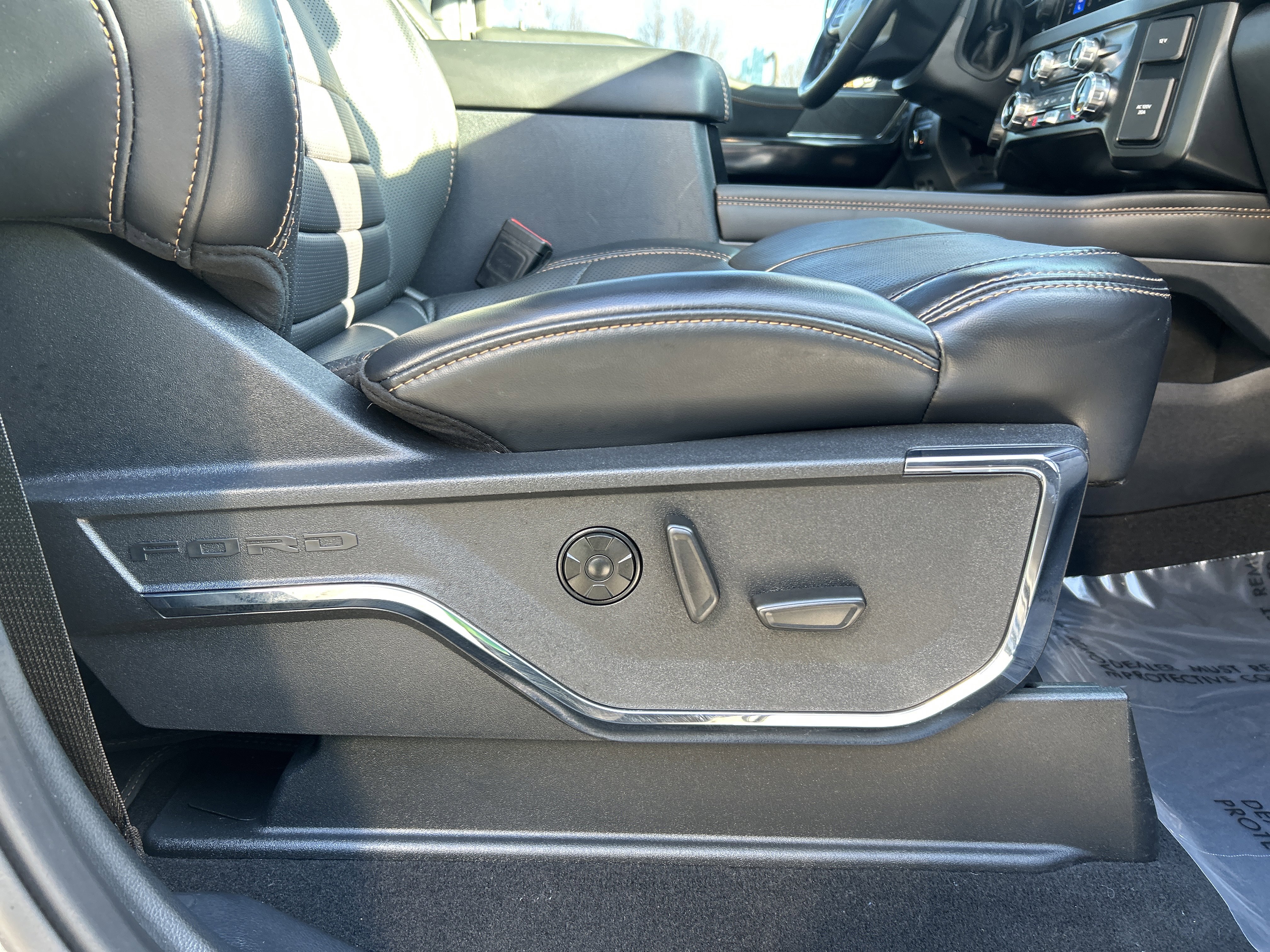 Certified 2024 Ford F350 Platinum w/ Tremor Off-Road Package image 28