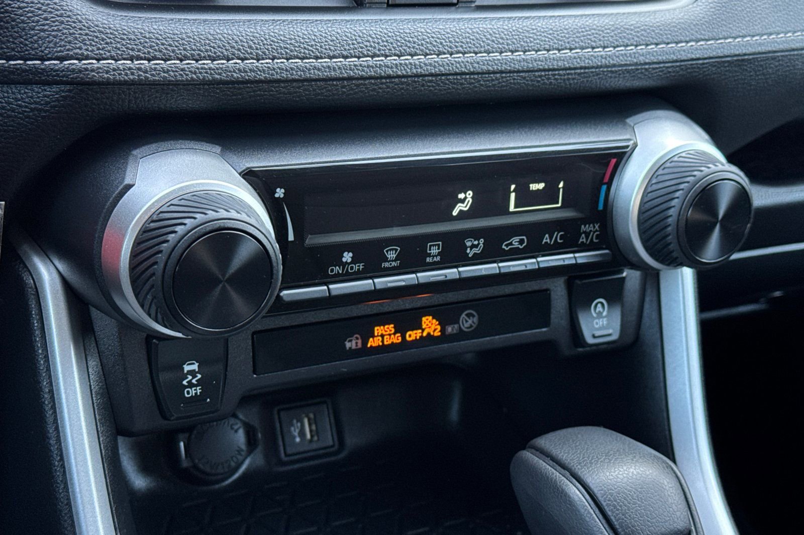 Used 2024 Toyota RAV4 LE image 21