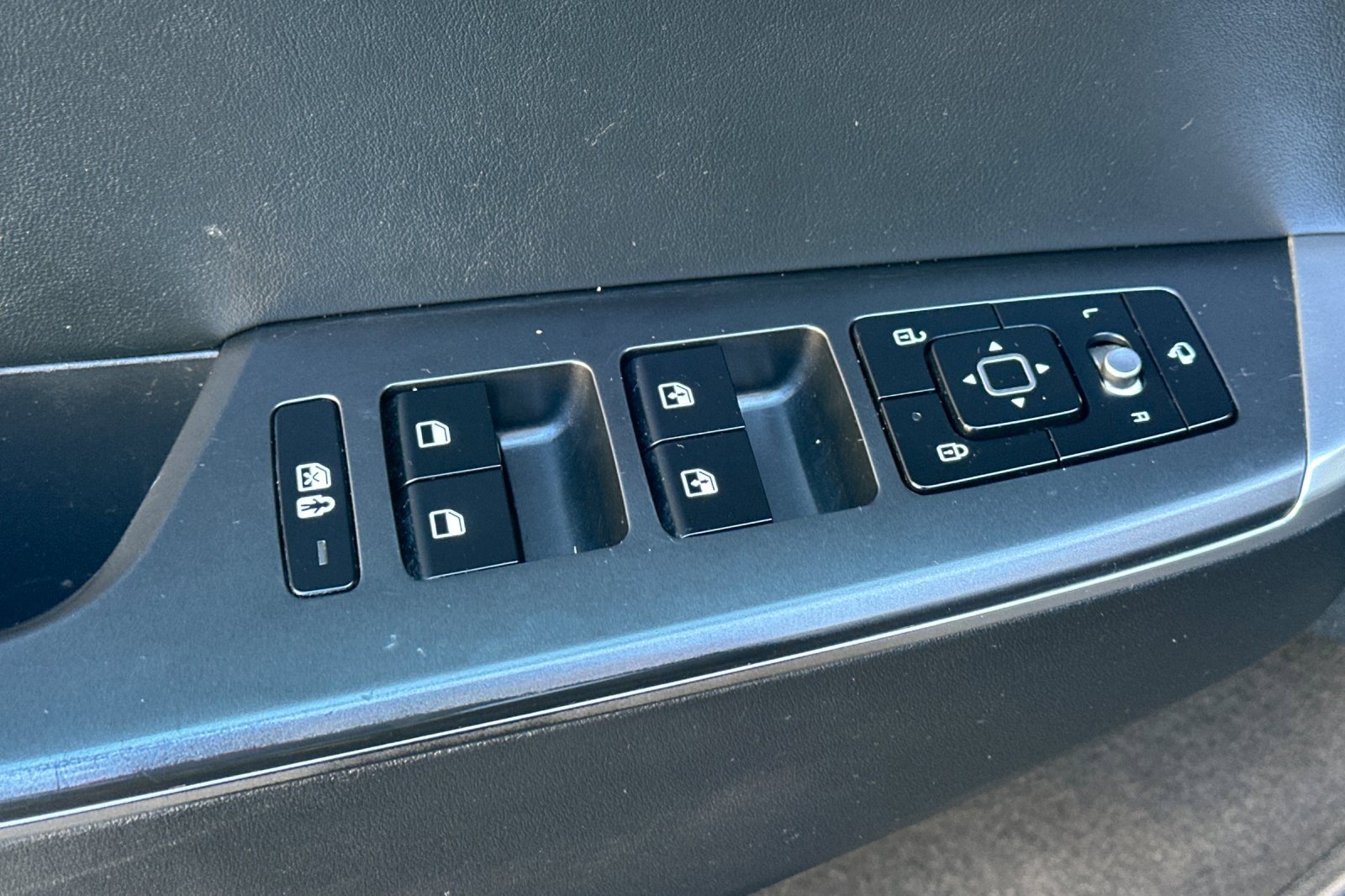 Used 2022 Kia EV6 Wind w/ Wind Technology Package image 12