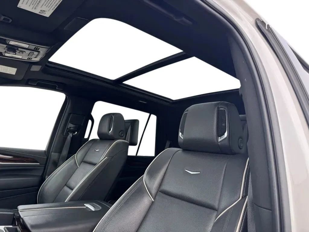 Used 2021 Cadillac Escalade Premium Luxury w/ Driver Assist Tech Package image 36