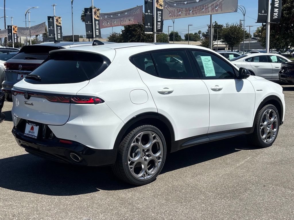 Used 2025 Alfa Romeo Tonale w/ Premium Package AWD/4WD image 3
