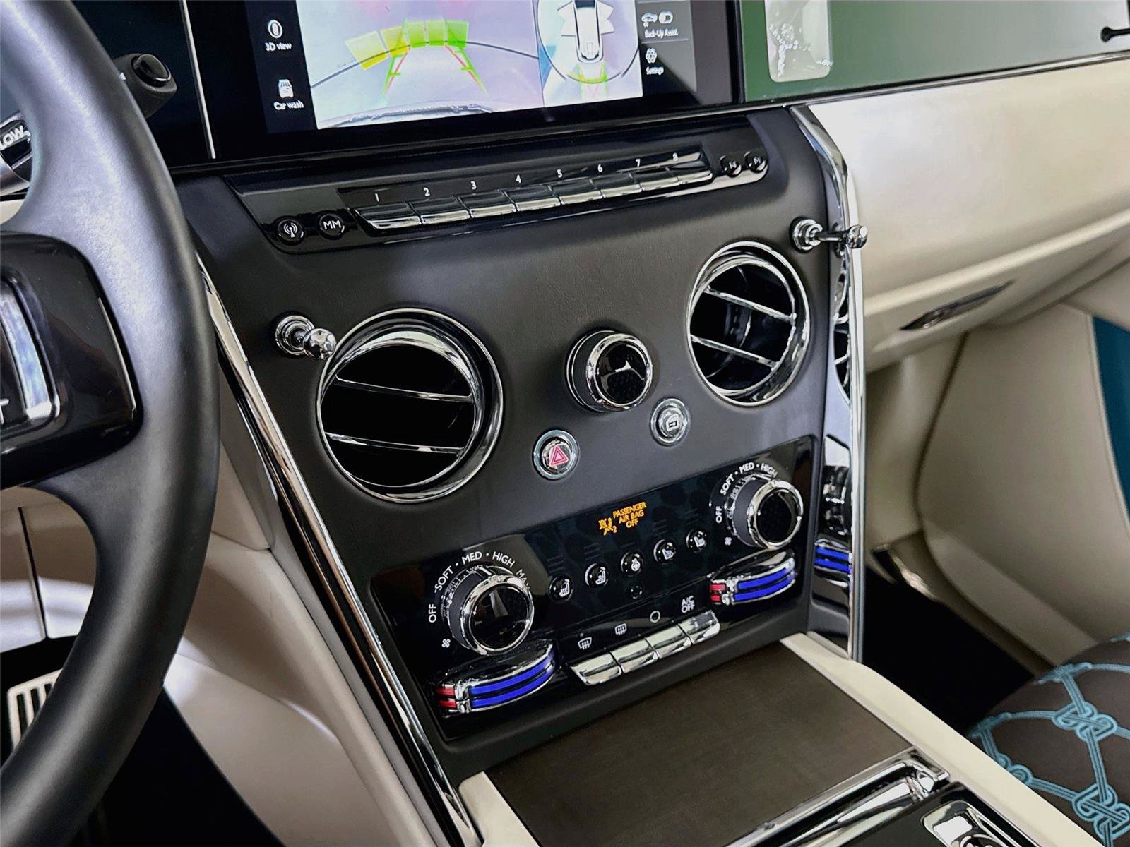 Used 2025 Rolls-Royce Cullinan AWD/4WD image 21
