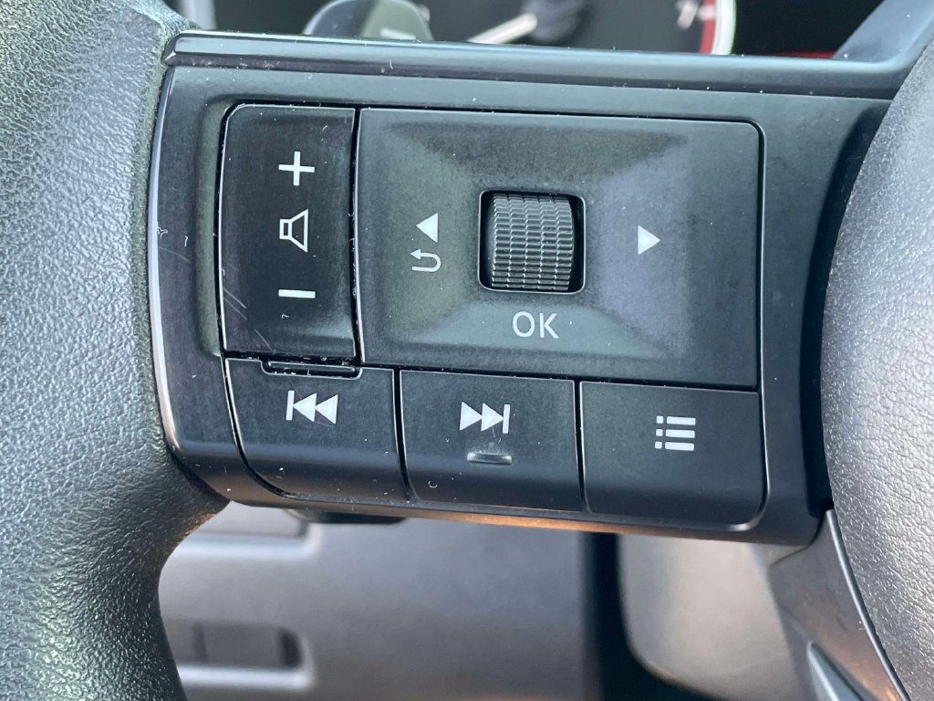 Used 2023 Nissan Rogue S FWD image 31