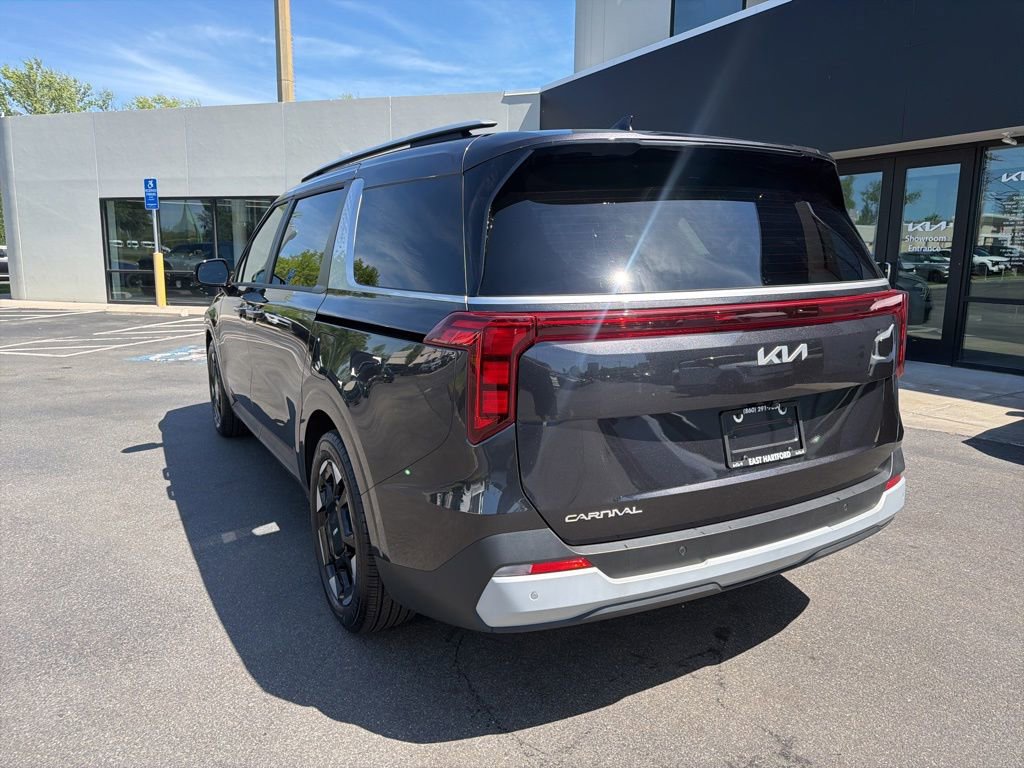 Used 2025 Kia Carnival EX FWD image 10