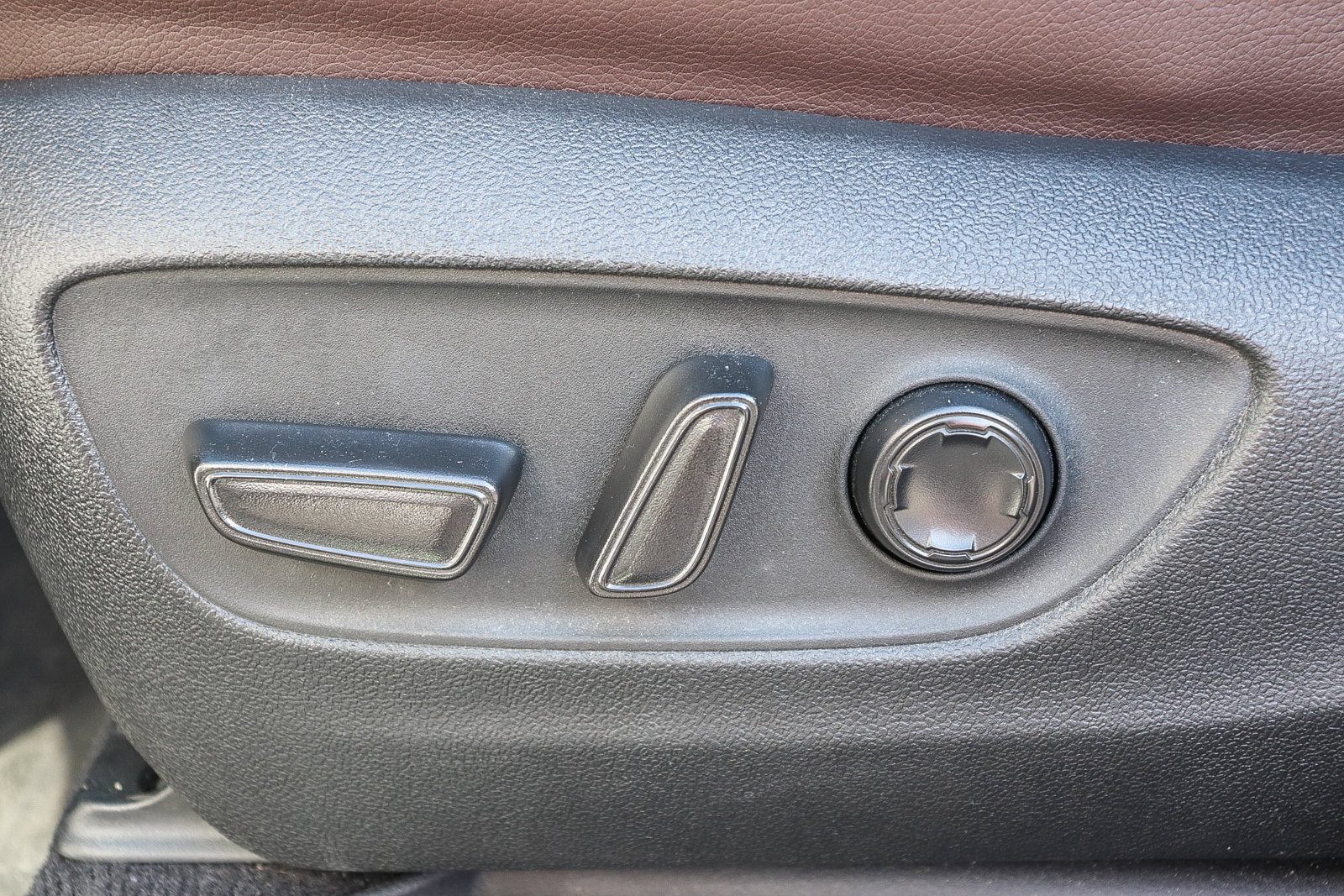 Used 2024 Toyota Sienna Platinum FWD image 18