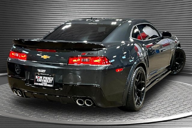 Used 2015 Chevrolet Camaro Z/28 RWD image 6