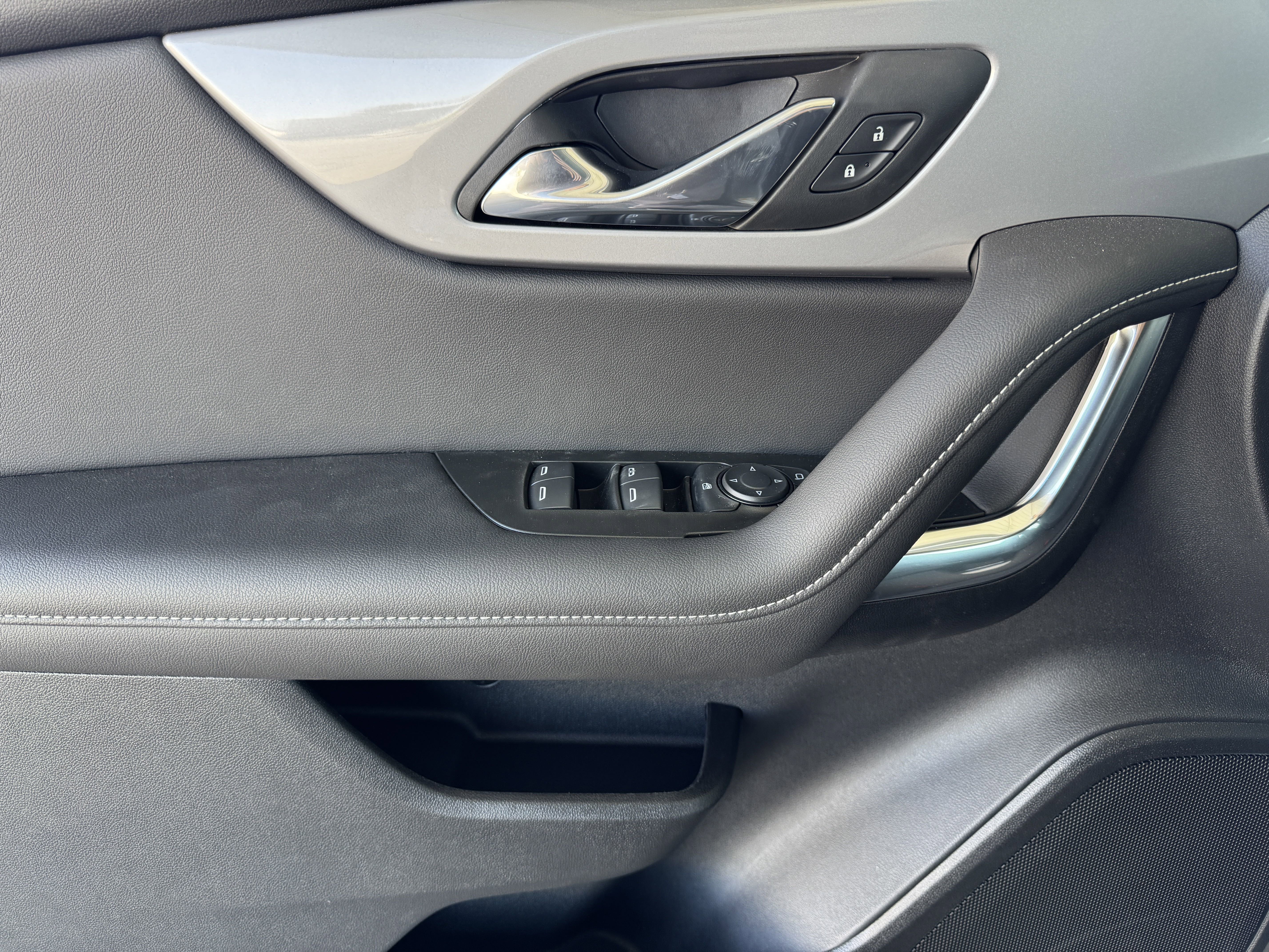 New 2025 Chevrolet Blazer LT w/ Midnight/Sport Edition image 9