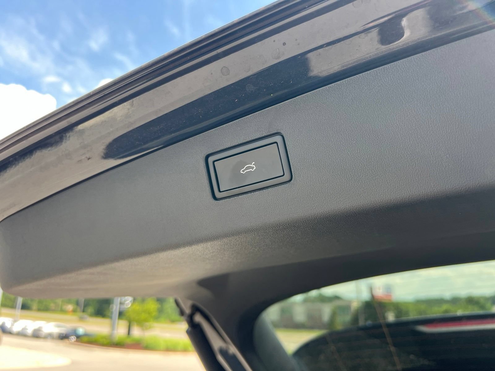 Certified 2026 Volkswagen Tiguan SE R-Line FWD image 31