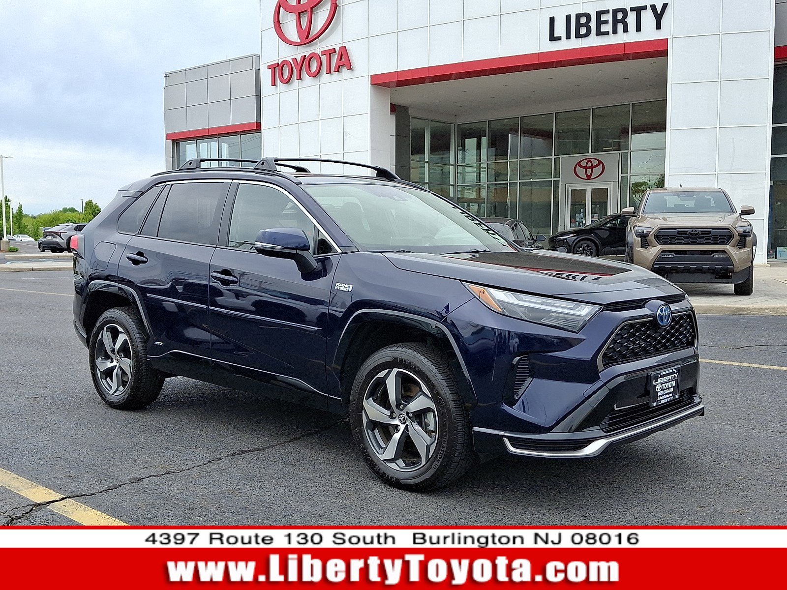 Used 2023 Toyota RAV4 SE w/ Weather & Moonroof Package AWD/4WD image 1