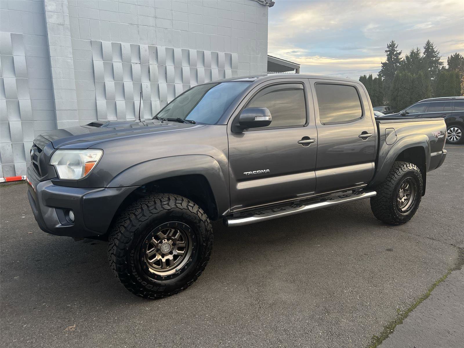 Used 2012 Toyota Tacoma 4x4 Double Cab image 2