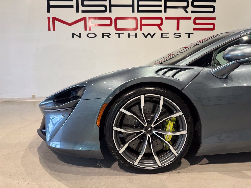 Used 2023 McLaren Artura RWD image 3