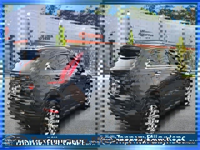 Used 2023 Cadillac XT4 Luxury w/ Cold Weather Package image 4