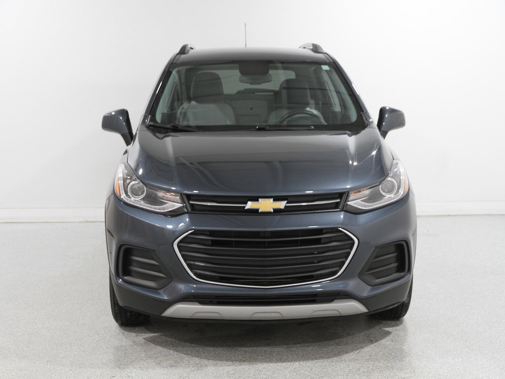 Certified 2022 Chevrolet Trax LT w/ LT Convenience Package image 2