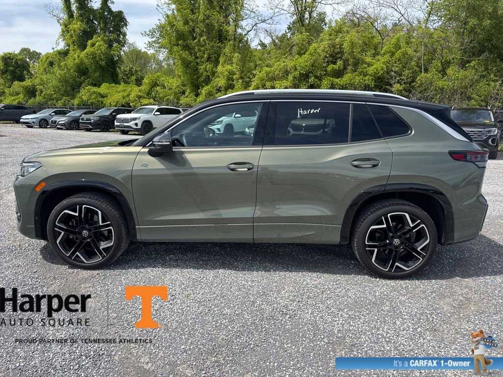 Used 2025 Volkswagen Tiguan SEL R-Line image 2