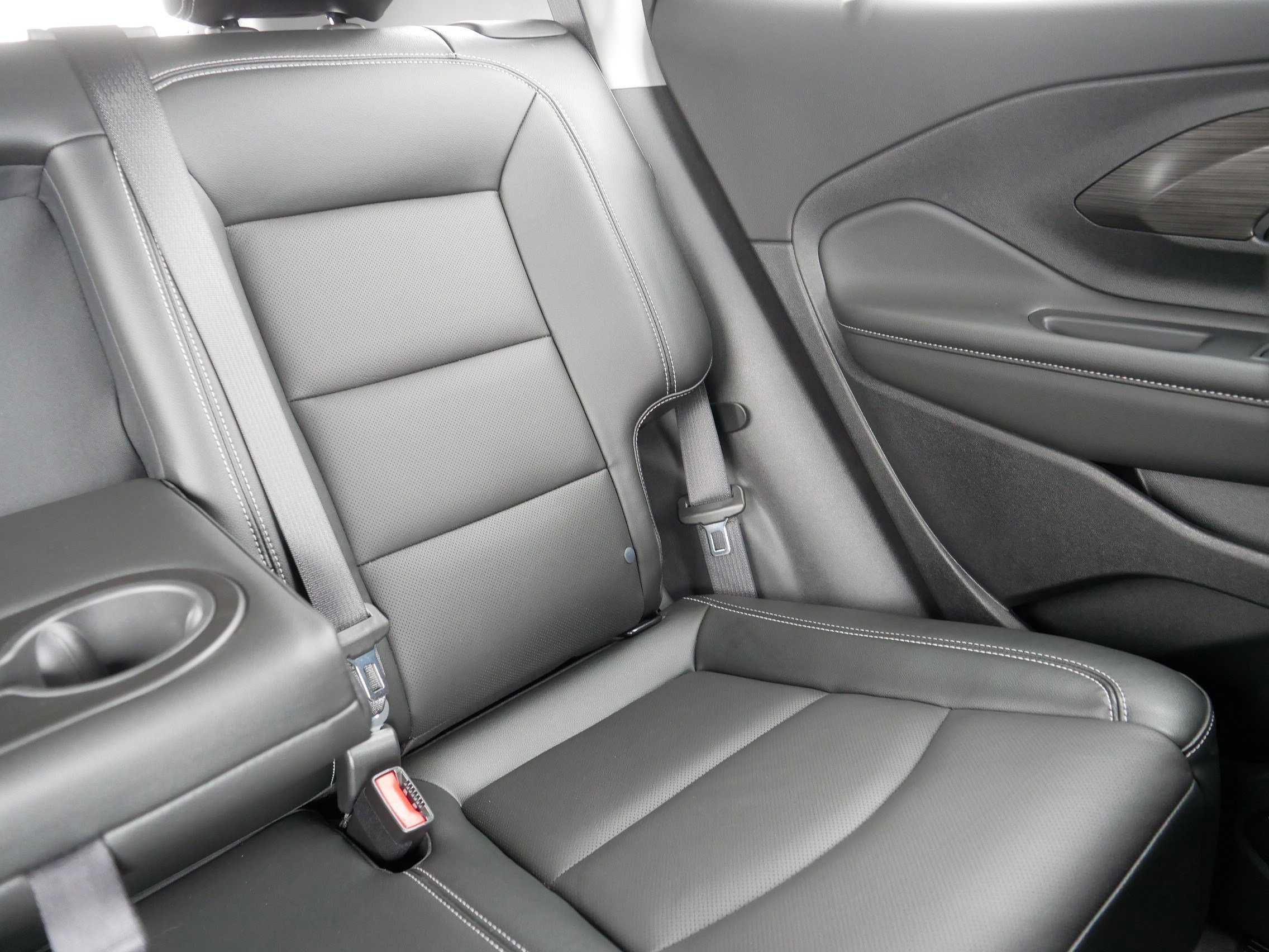 Used 2024 GMC Terrain SLT w/ Infotainment Package II image 14